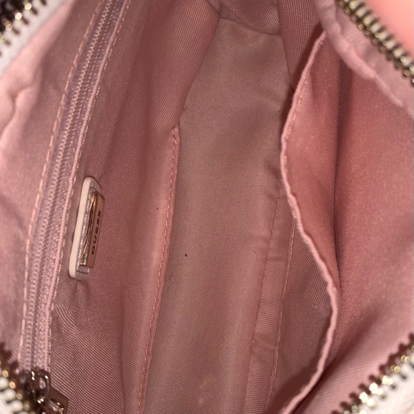 Pink Guess Purse - Picture 4 of 4